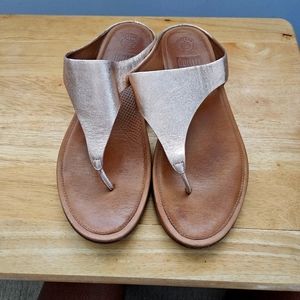 FitFlop Womens Rose Gold leather Thong Sandals Size 10 Style E18-323